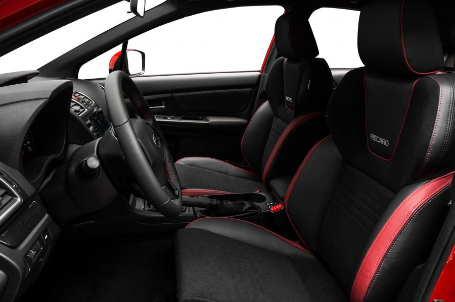 Интерьер Subaru WRX 2017 года  (NA) (фото 12 из 45)